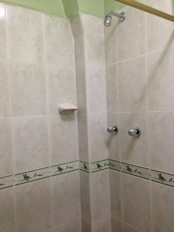 Hostal Los Lirios Loja Δωμάτιο φωτογραφία