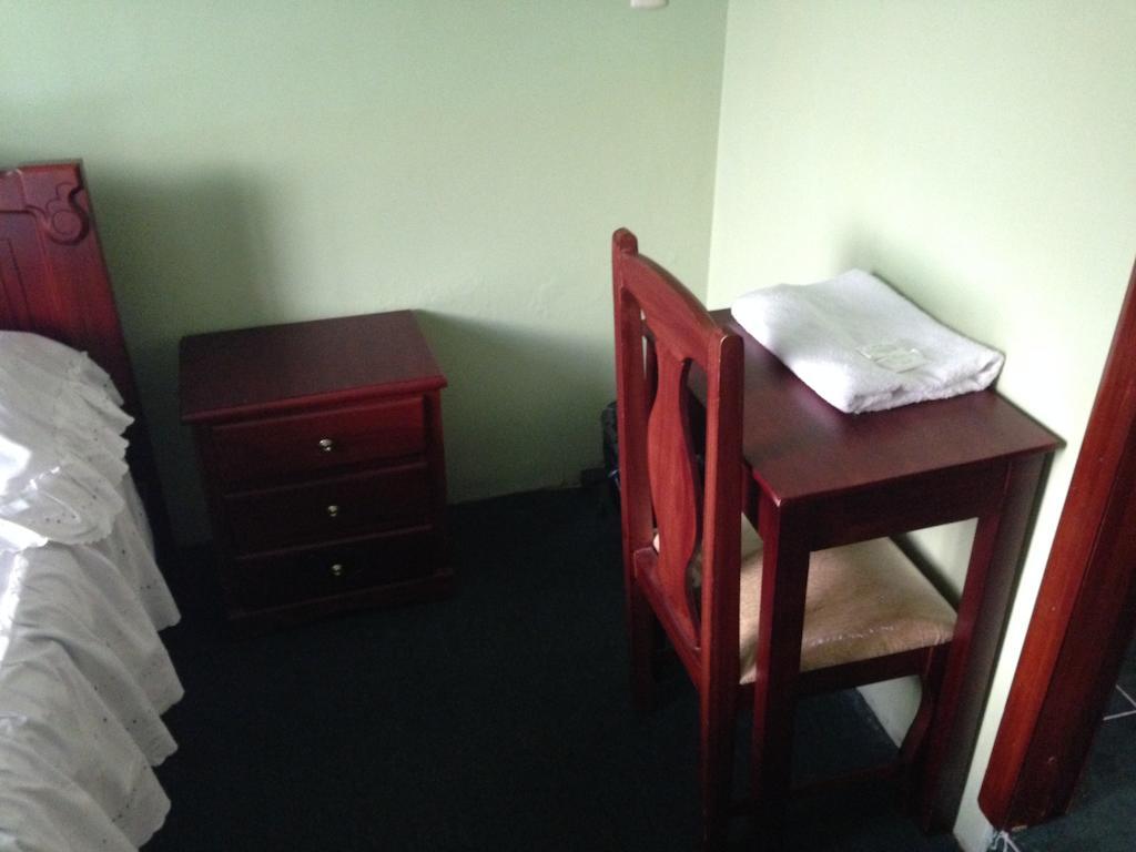 Hostal Los Lirios Loja Δωμάτιο φωτογραφία