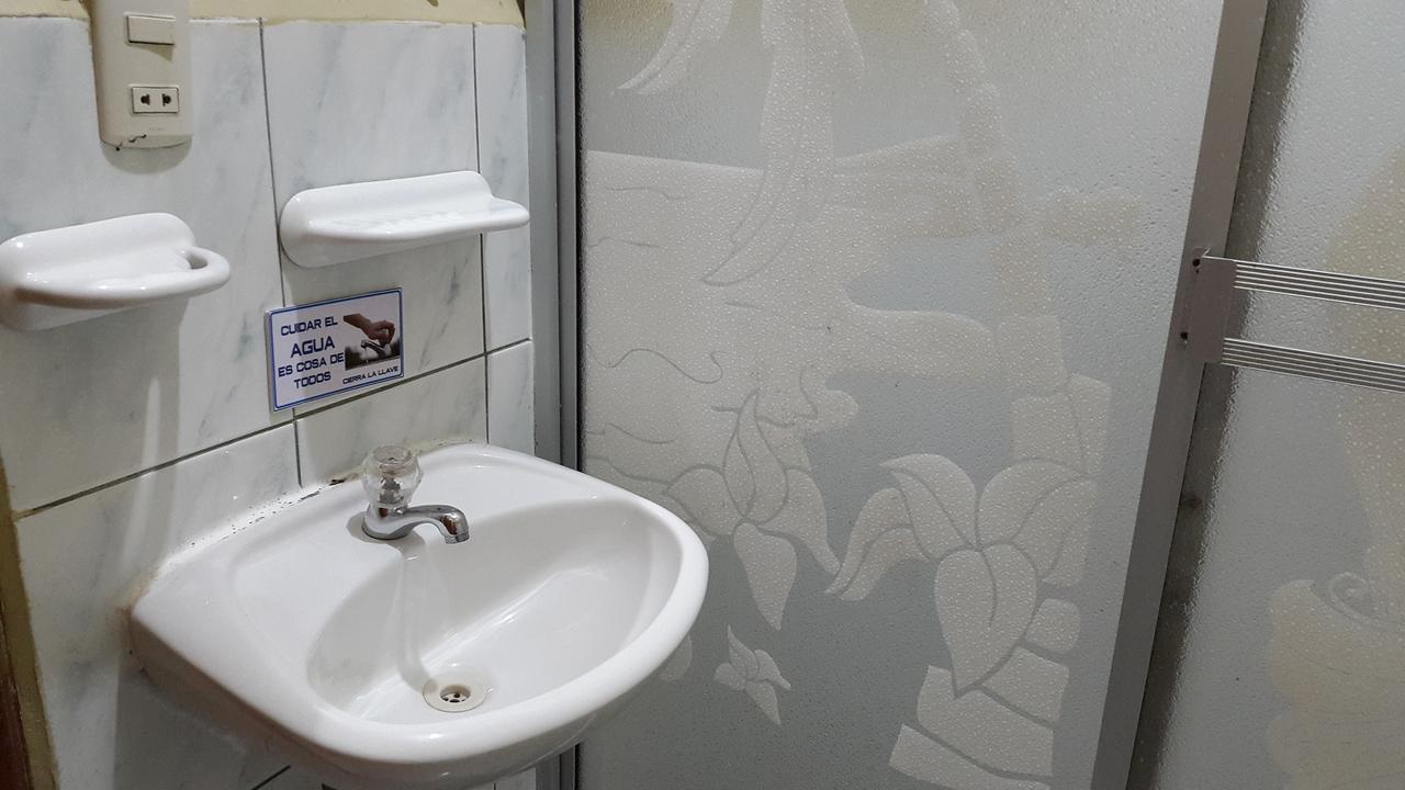 Hostal Los Lirios Loja Εξωτερικό φωτογραφία