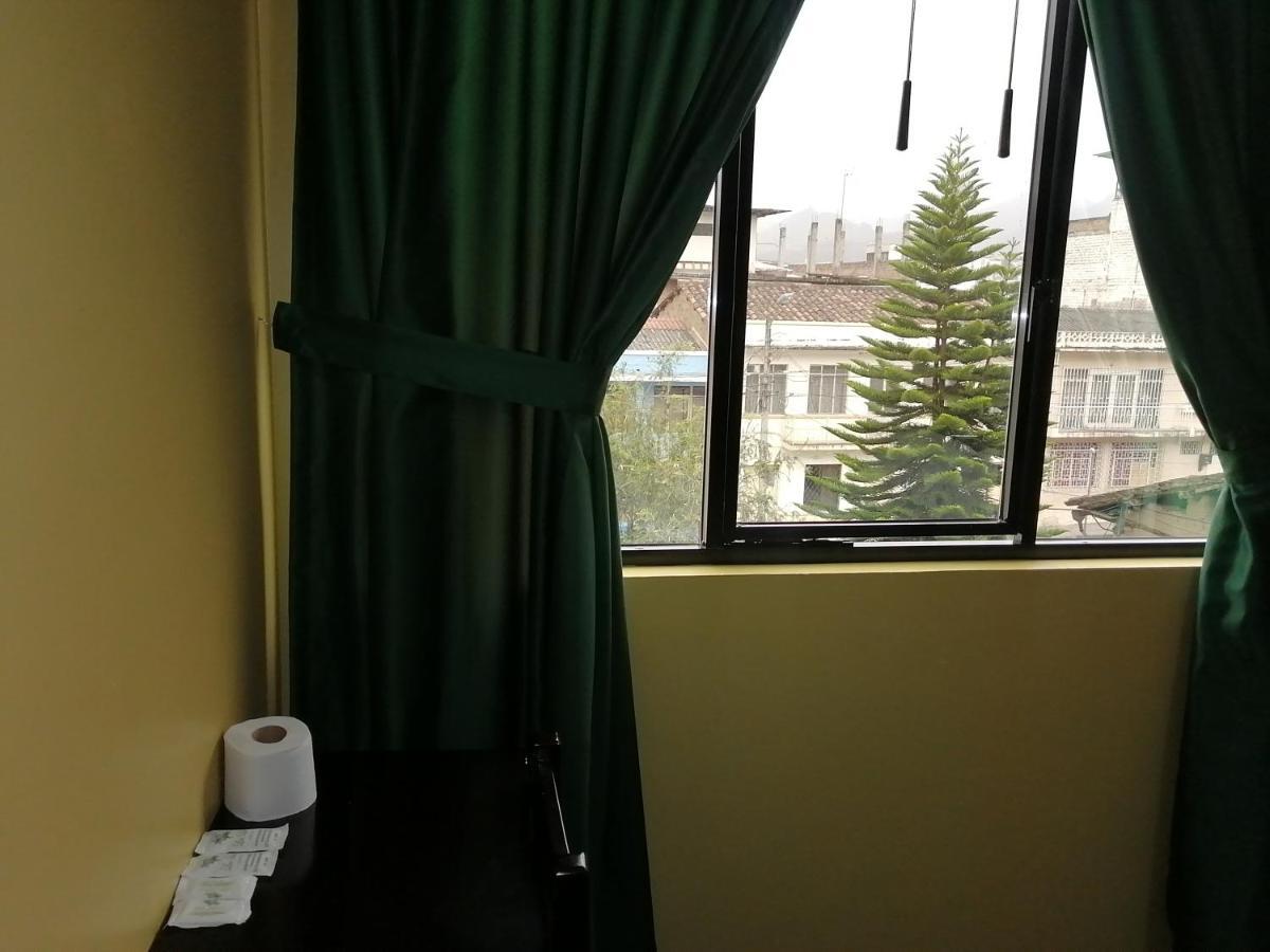 Hostal Los Lirios Loja Εξωτερικό φωτογραφία